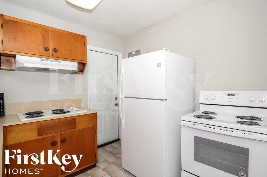 6670 Charleston St - Photo 5 of 15