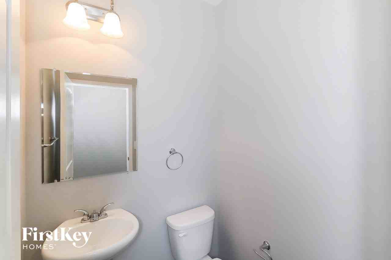 555 Westridge Cir - Photo 7 of 15