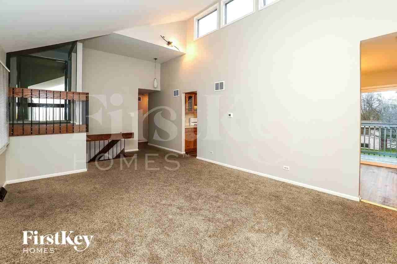 3317 Fountainbleau Dr - Photo 3 of 16