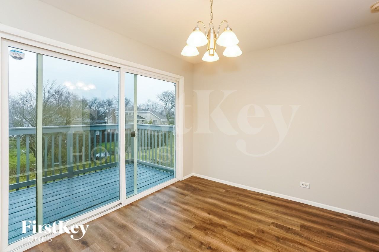 3317 Fountainbleau Dr - Photo 4 of 16