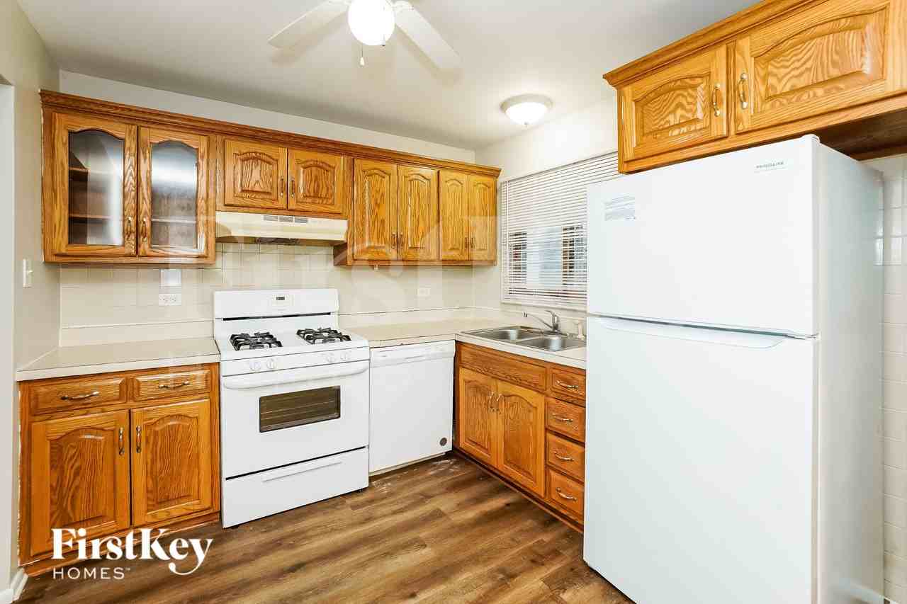 3317 Fountainbleau Dr - Photo 5 of 16