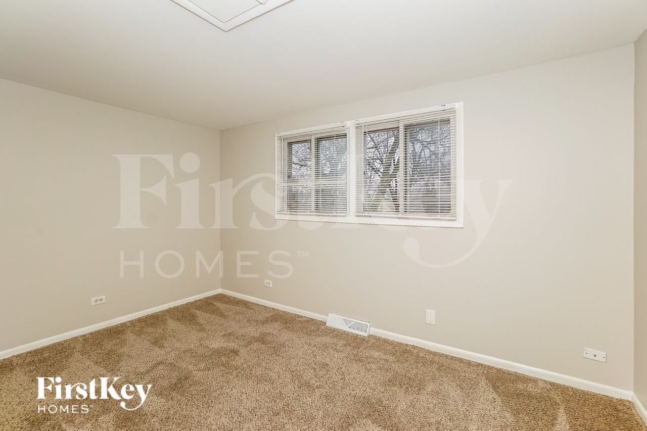 3317 Fountainbleau Dr - Photo 7 of 16