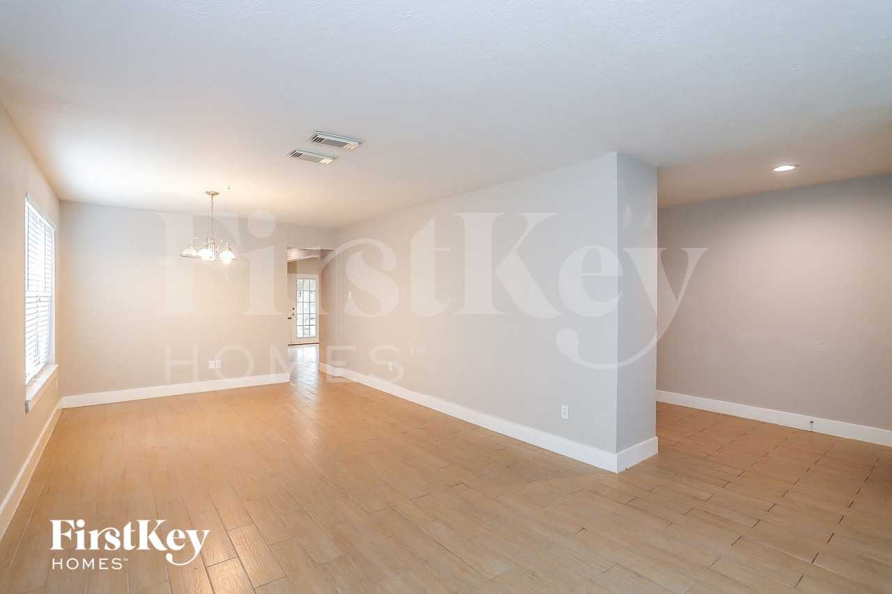 206 Fort Sumter Ct - Photo 3 of 15