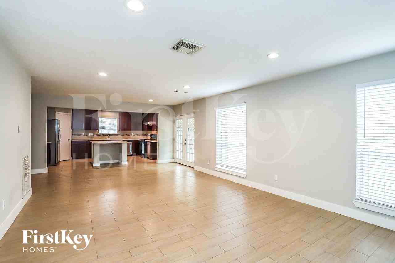 206 Fort Sumter Ct - Photo 4 of 15