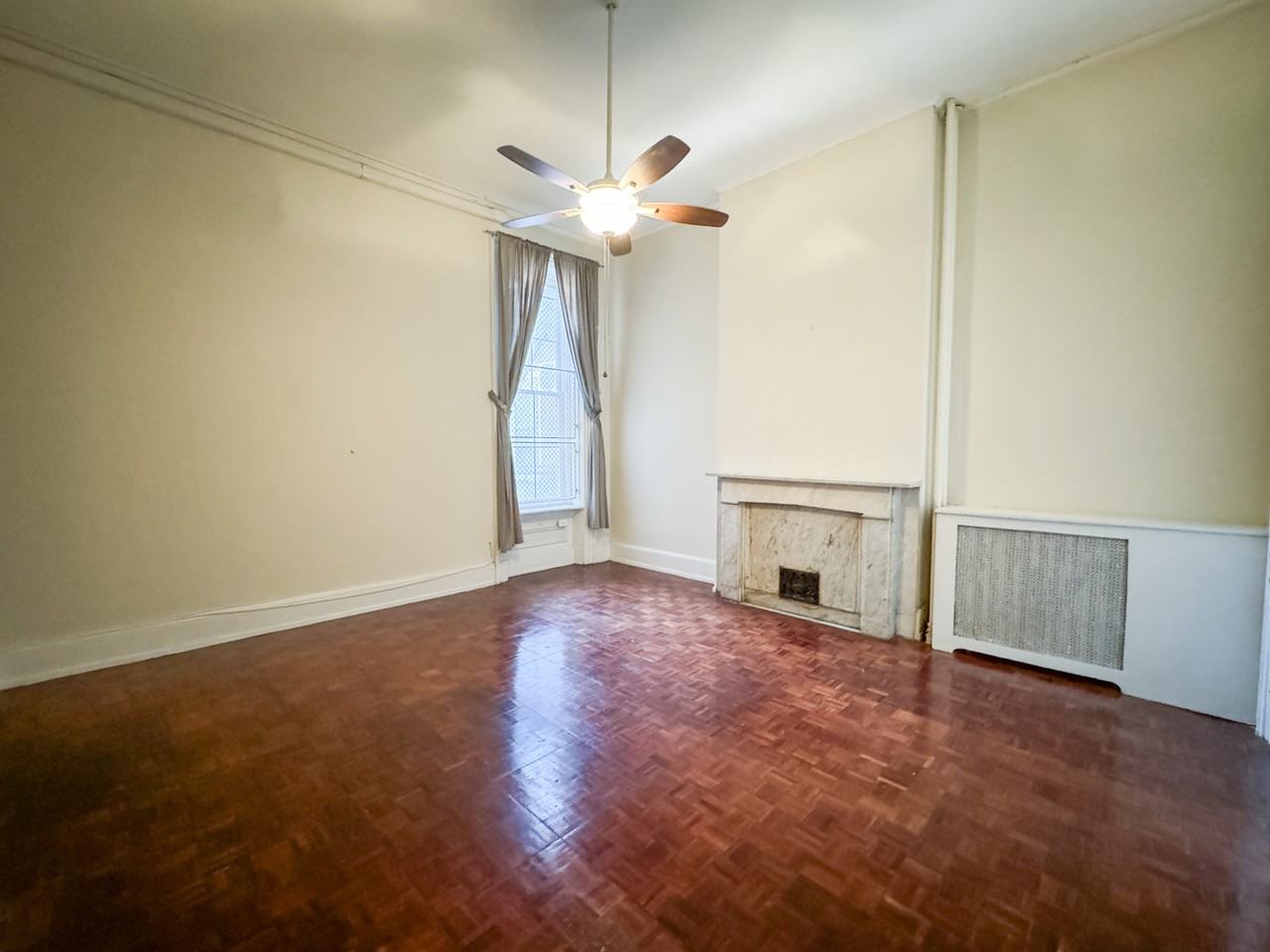 2027 Walnut St #2F - Photo 2 of 11