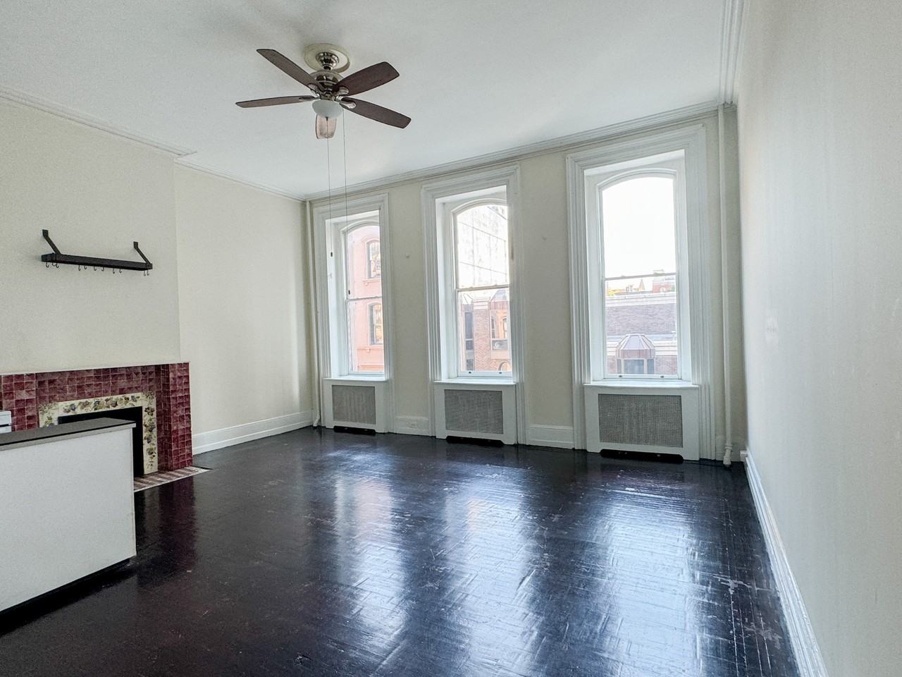 2027 Walnut St #2F - Photo 4 of 11