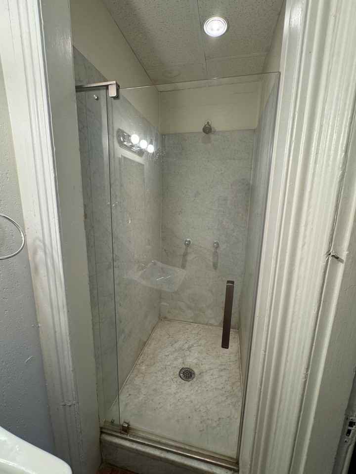 2027 Walnut St #2F - Photo 6 of 11