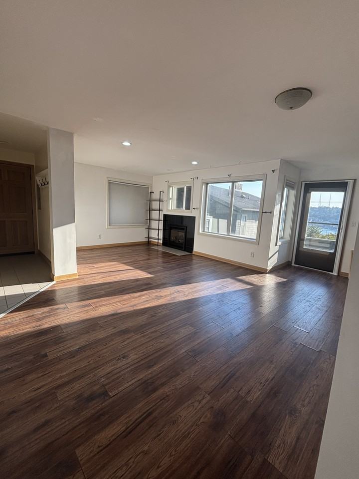 1909 Broadway E #1905 - Photo 4 of 16