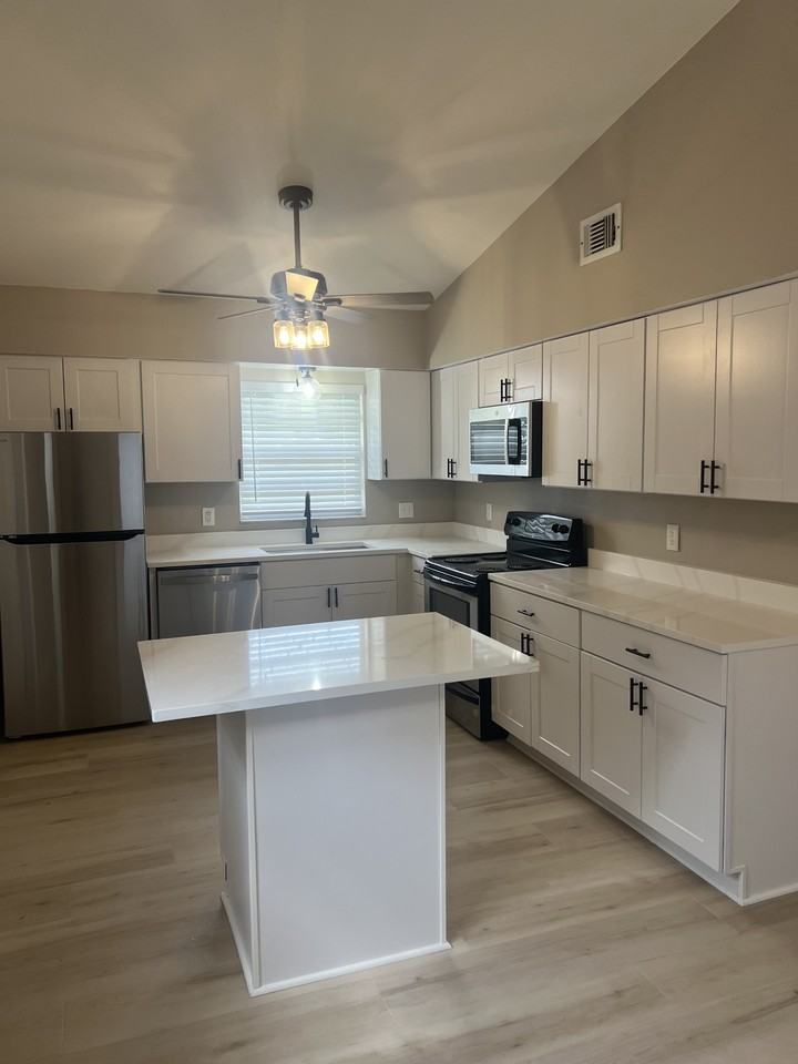 2603 S Brown Ave #2 - Photo 2 of 12