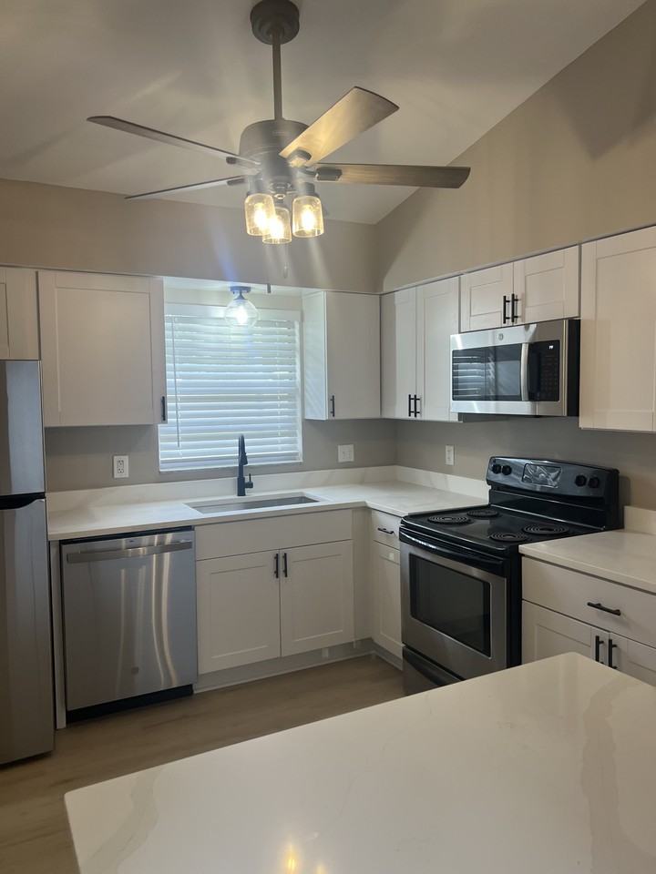 2603 S Brown Ave #2 - Photo 3 of 12