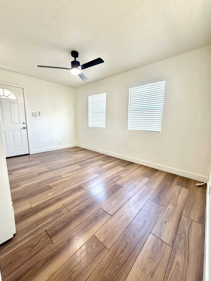 180 S 2nd Ave #A - Photo 2 of 6