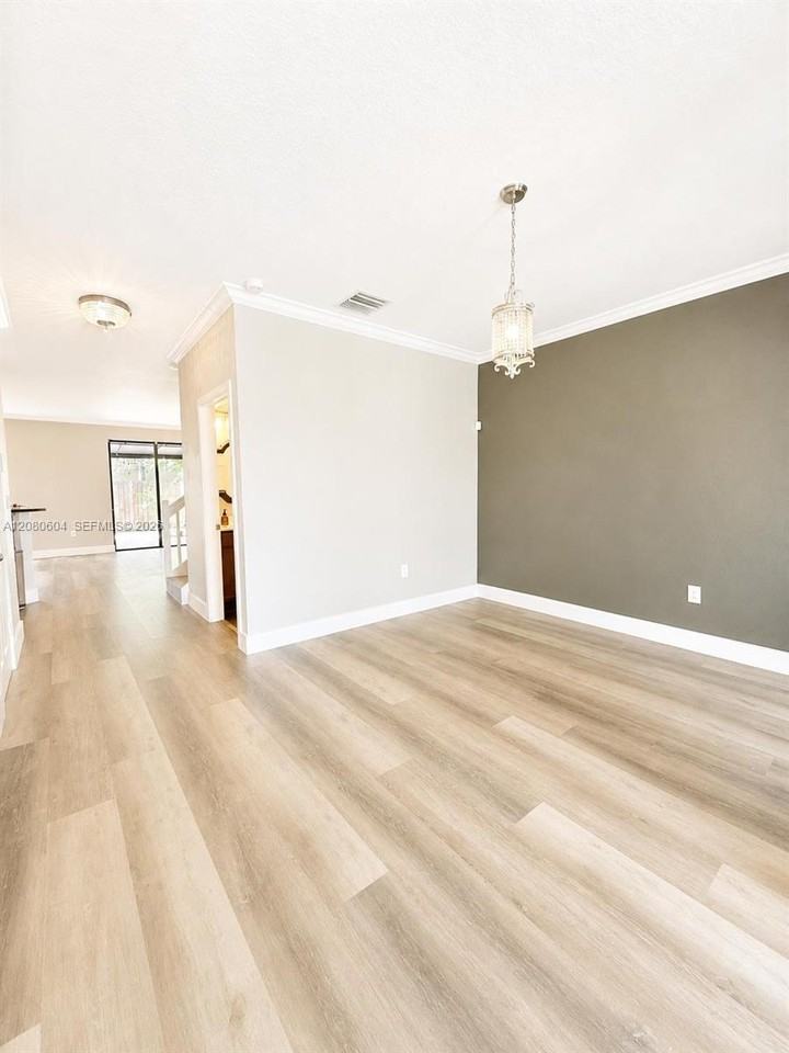 Sw 71st St #16320 - Photo 2 of 19