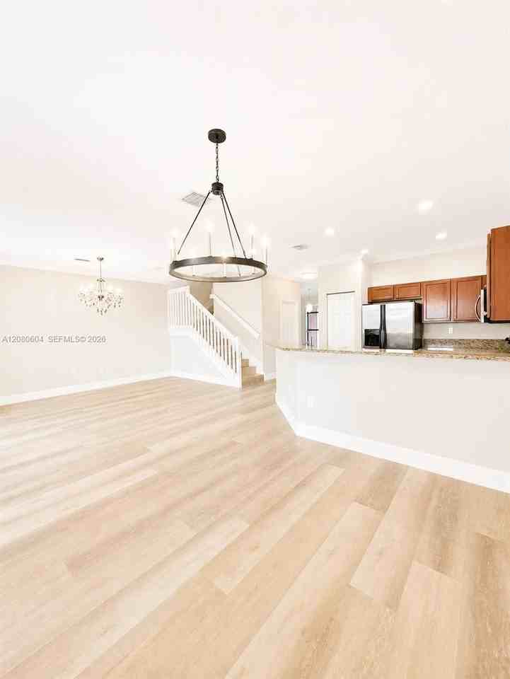 Sw 71st St #16320 - Photo 6 of 19