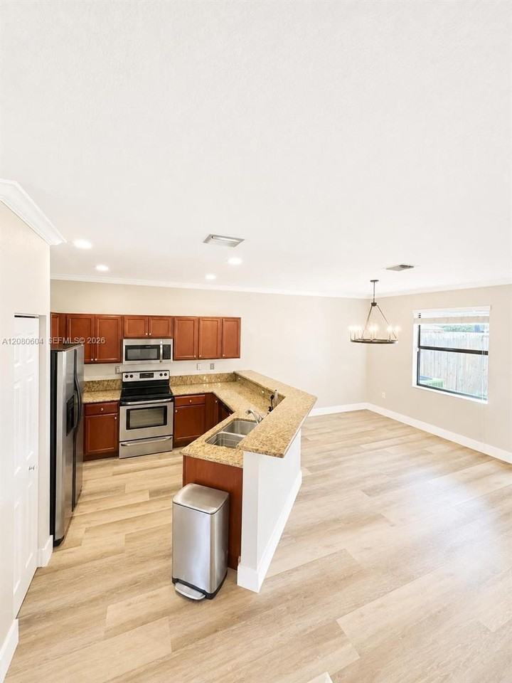 Sw 71st St #16320 - Photo 7 of 19