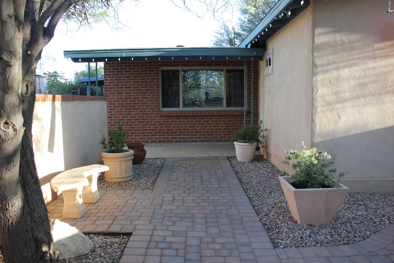 2022 E 9th St #NA - Photo 3 of 32