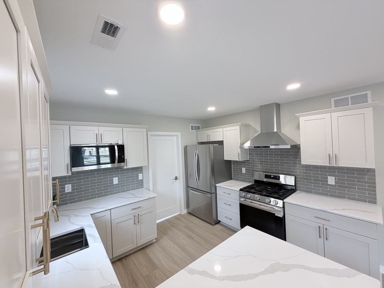 319 Dunham St #NA - Photo 4 of 12