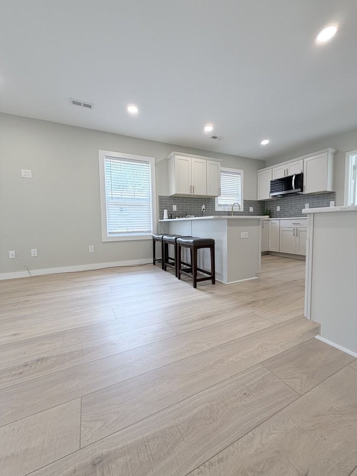 319 Dunham St #NA - Photo 6 of 12