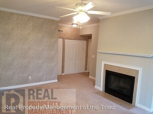 304 Meadows Cir - Photo 3 of 20
