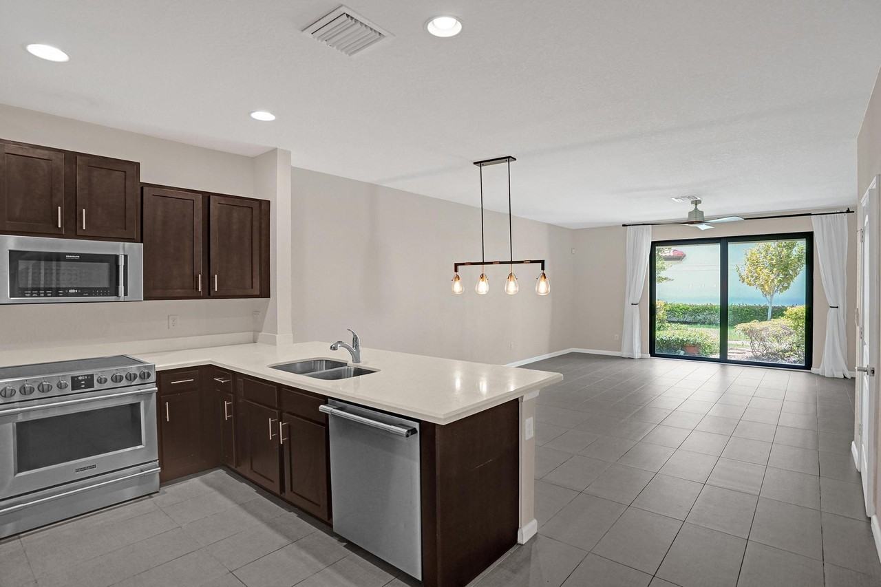 4208 N Dixie Hwy #25 - Photo 7 of 35
