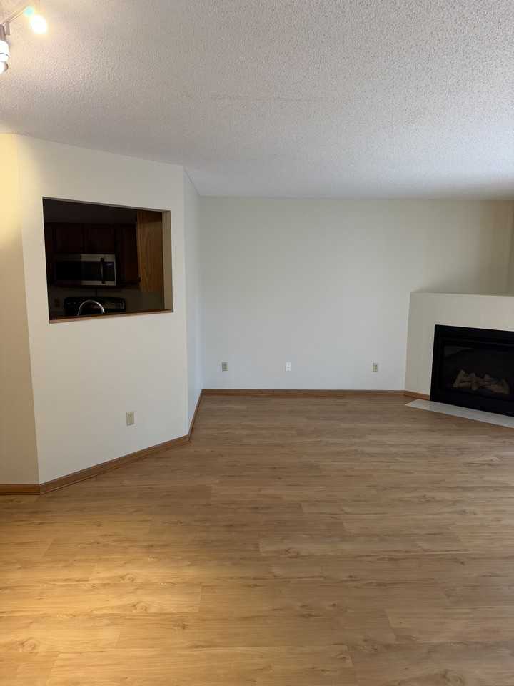 E 122nd St #1831 - Photo 3 of 23