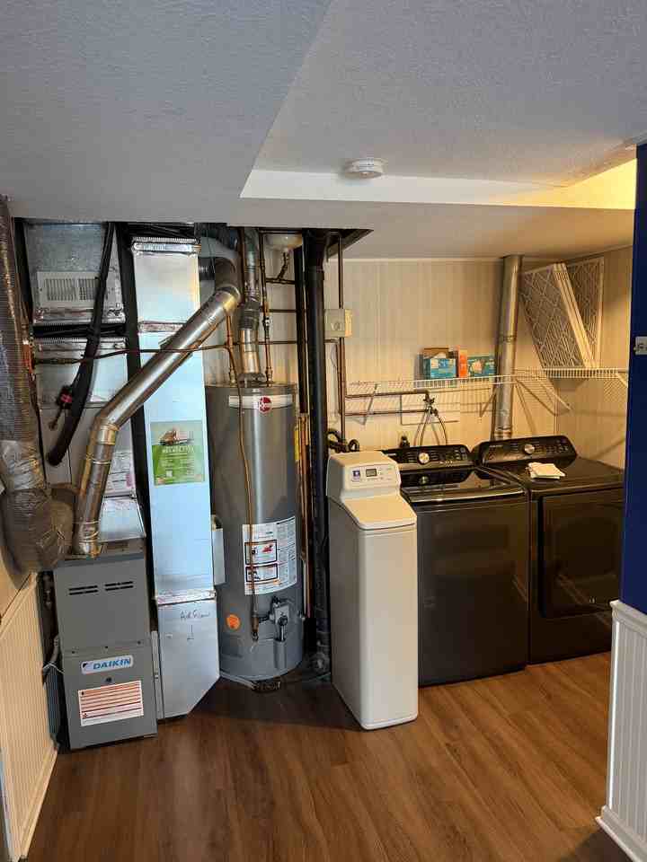 E 122nd St #1831 - Photo 7 of 23