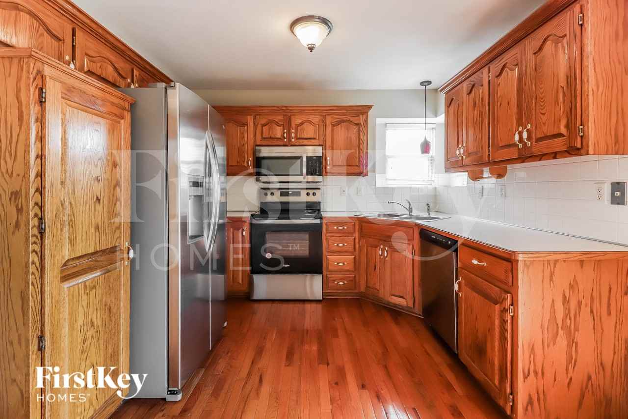 1709 Shelby Dr - Photo 5 of 16