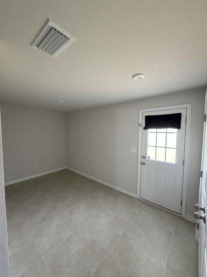 33 Cecelia Way - Photo 5 of 19