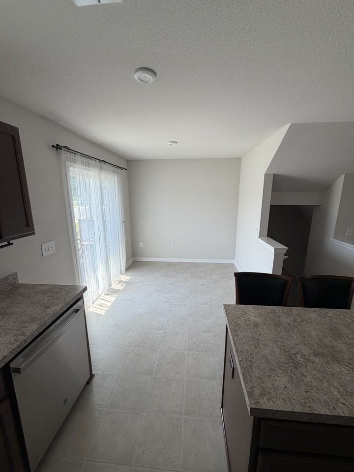 33 Cecelia Way - Photo 7 of 19