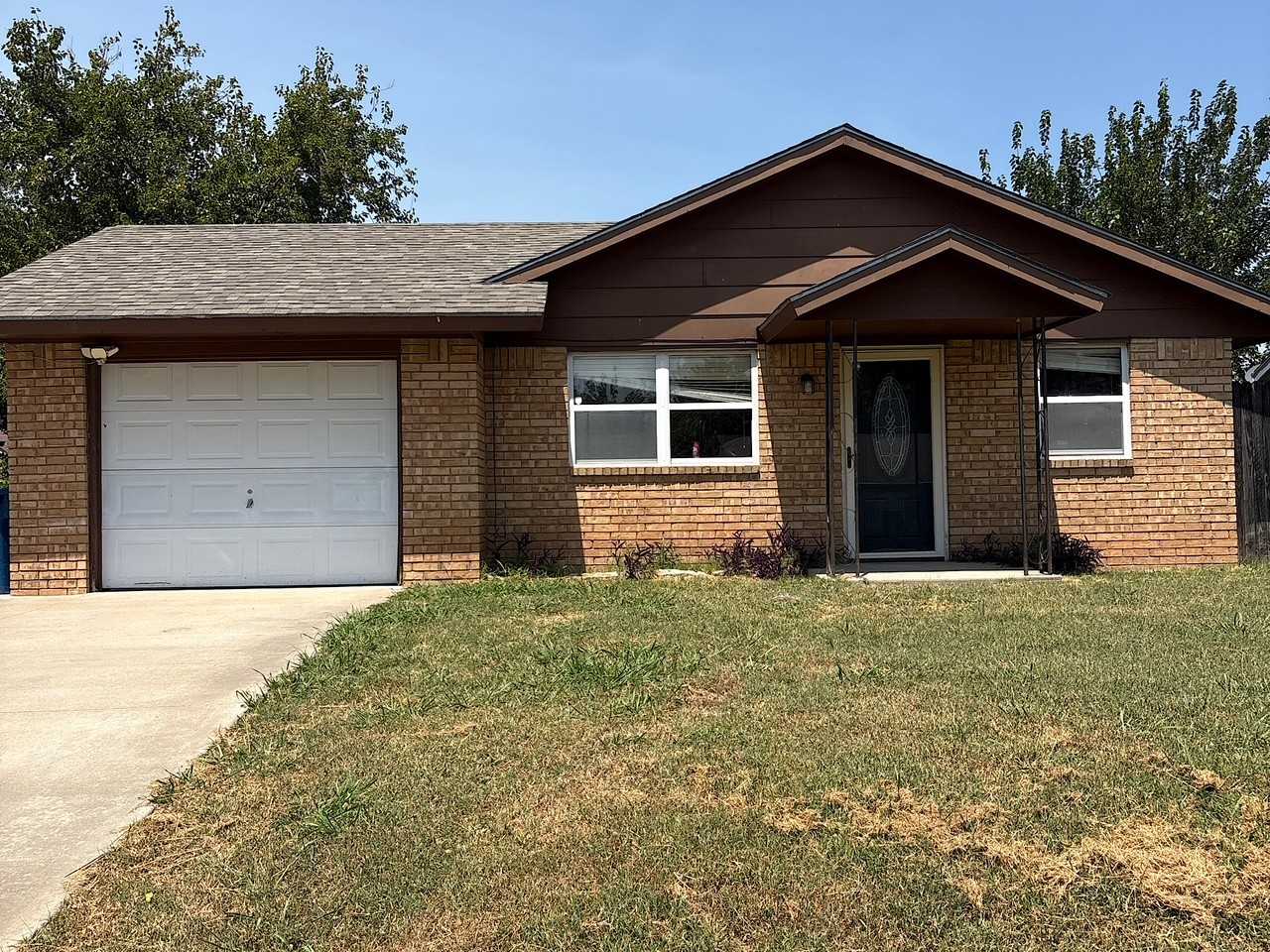 1330 E Moses St #NA - Photo 2 of 32