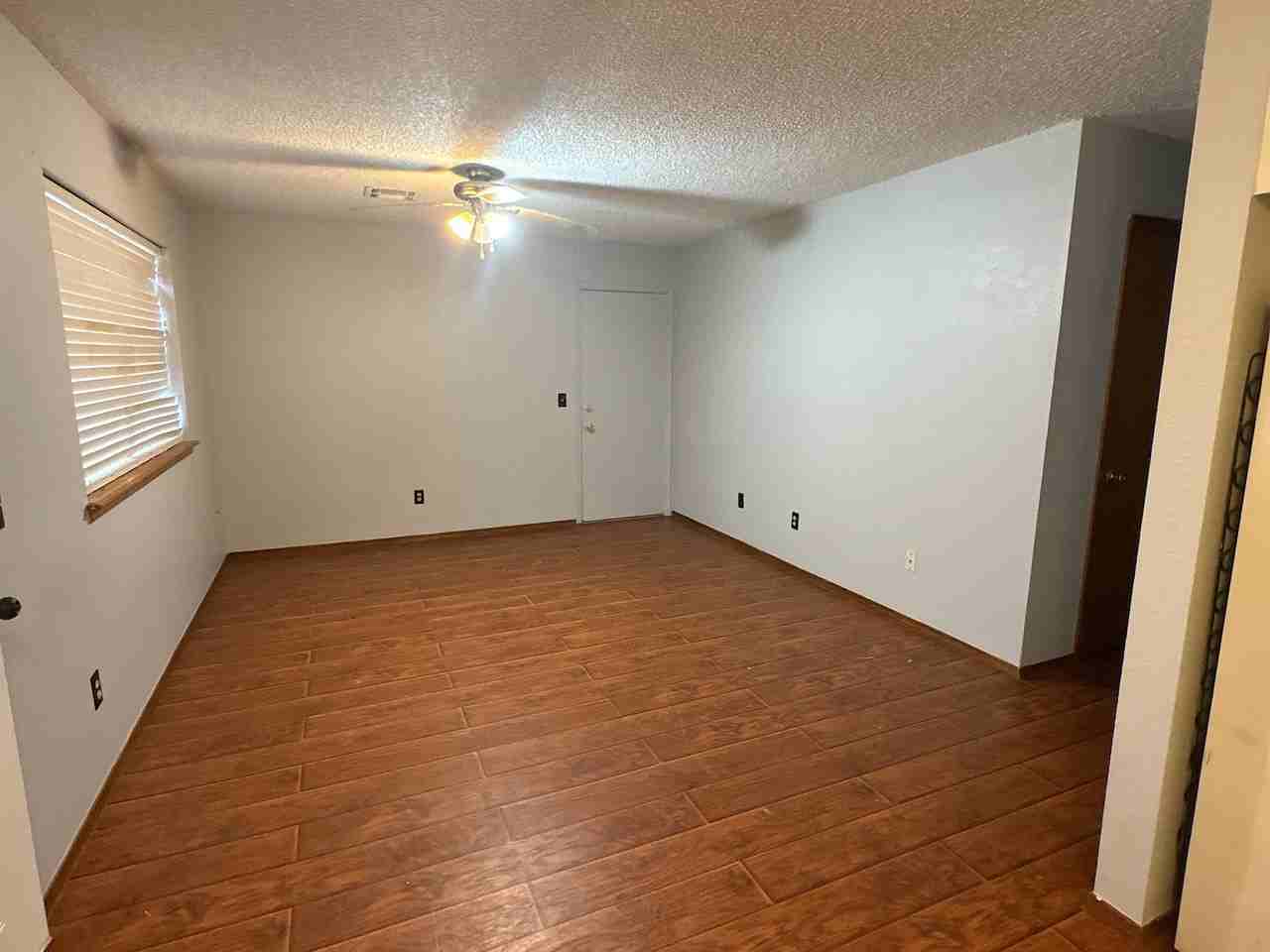 1330 E Moses St #NA - Photo 5 of 32