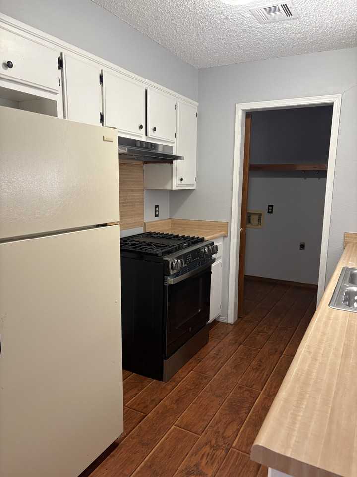 1330 E Moses St #NA - Photo 7 of 32