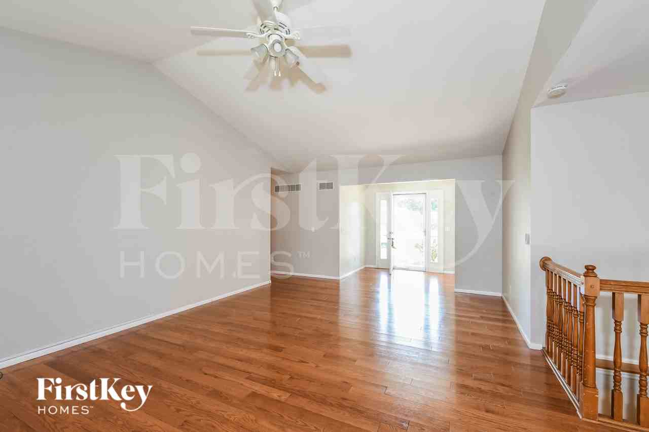1099 Reddington Timbers Dr - Photo 4 of 16