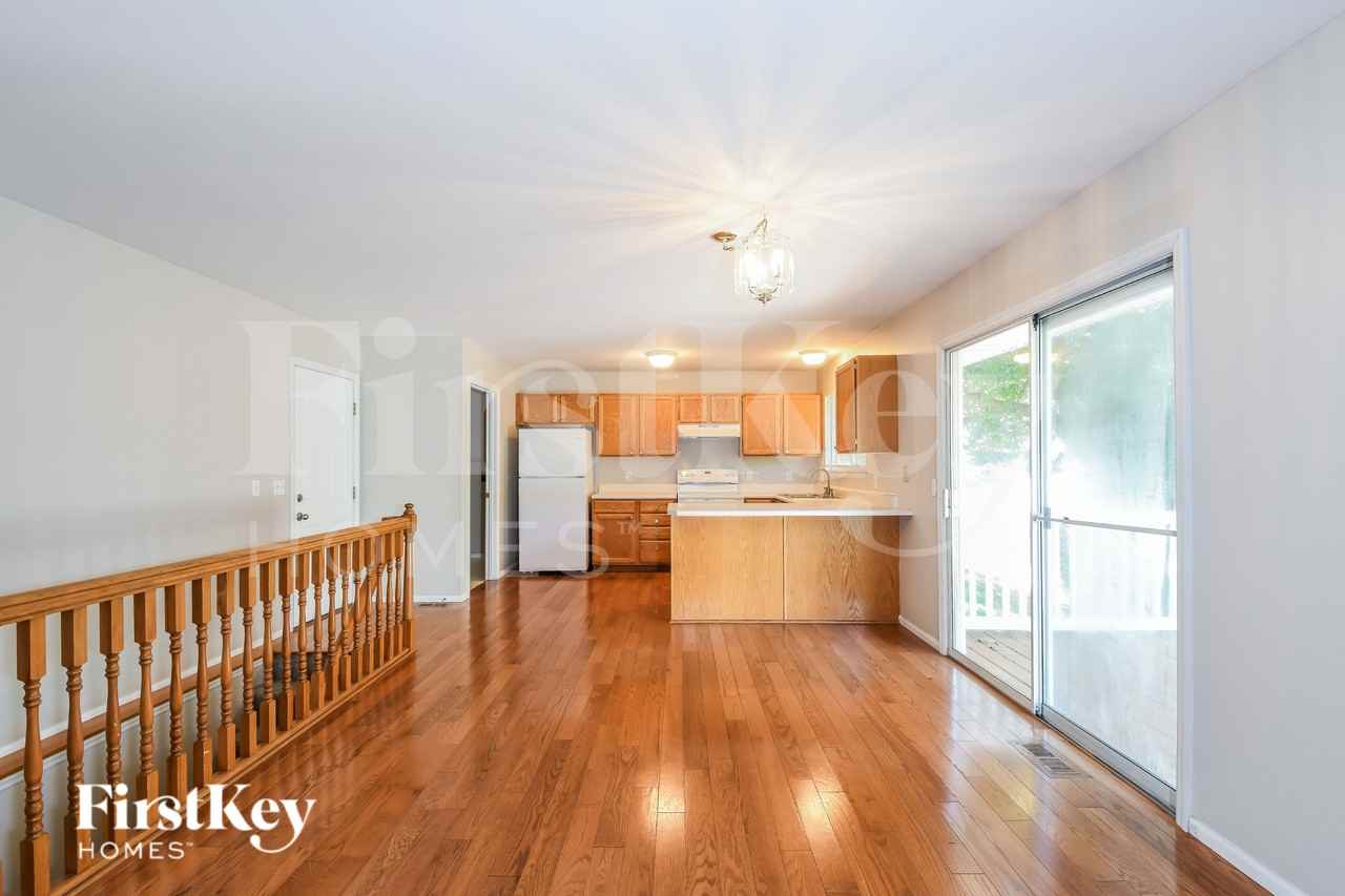 1099 Reddington Timbers Dr - Photo 5 of 16