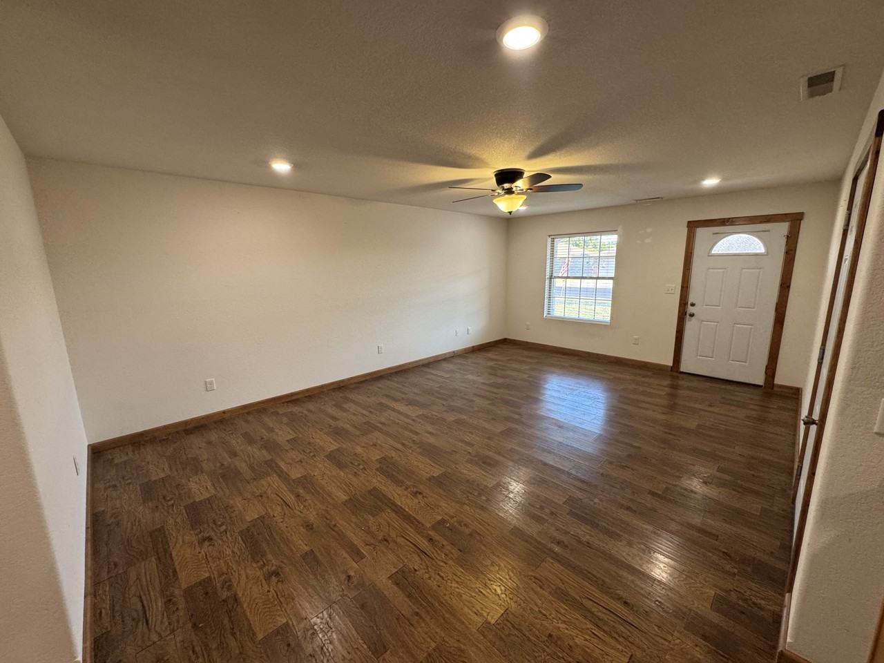 907 E 15th St #NA - Photo 5 of 28