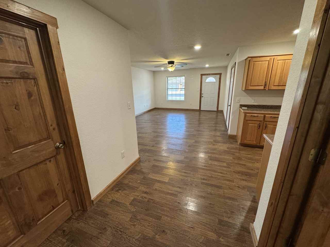 907 E 15th St #NA - Photo 7 of 28