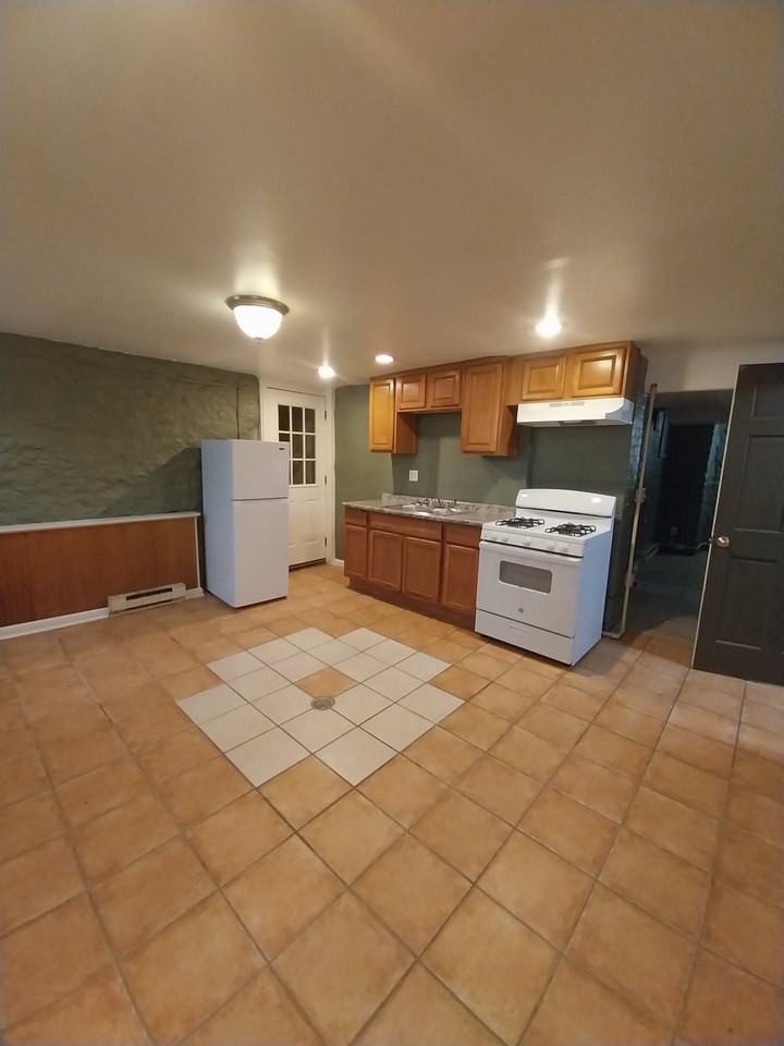 536 Howell Ave #2 - Photo 3 of 10