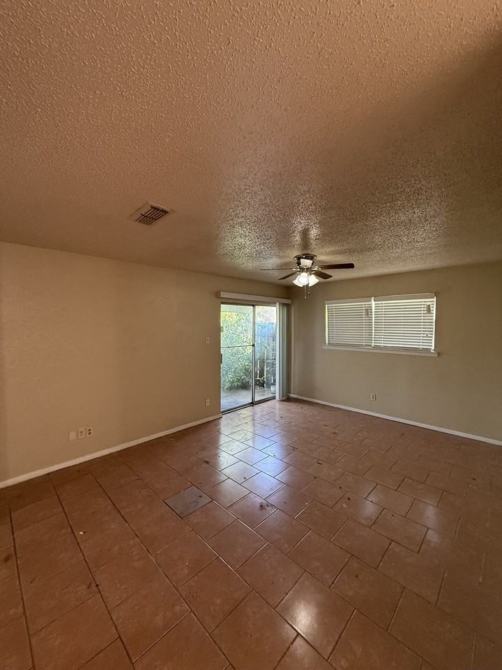 708 E Pecan St #710 - Photo 2 of 10