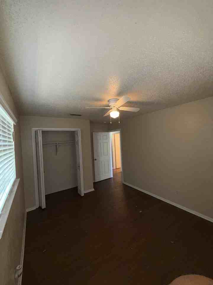 708 E Pecan St #710 - Photo 7 of 10
