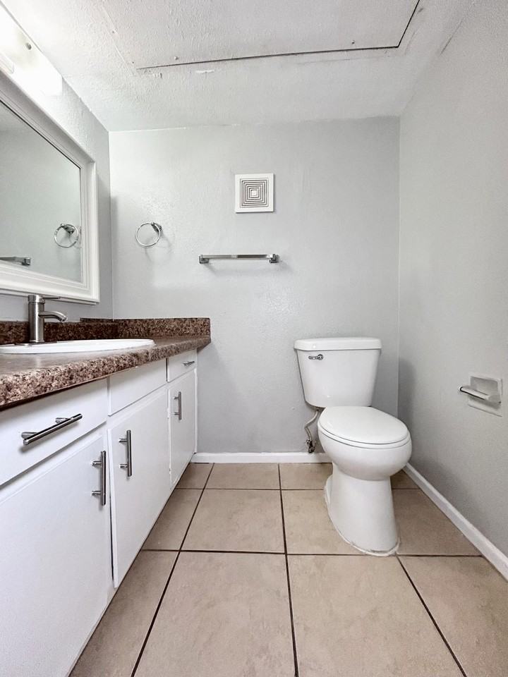 3811 Englewood Cir #3811 - Photo 6 of 24