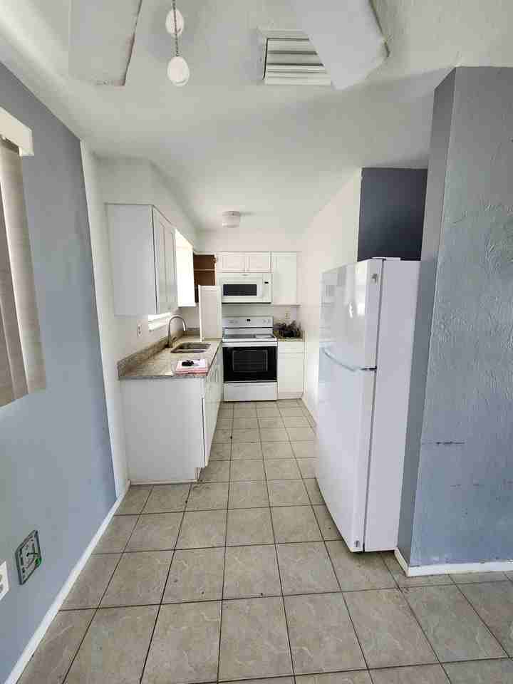 608 SE 46TH TER (8) Plex - 6 #6 - Photo 5 of 15