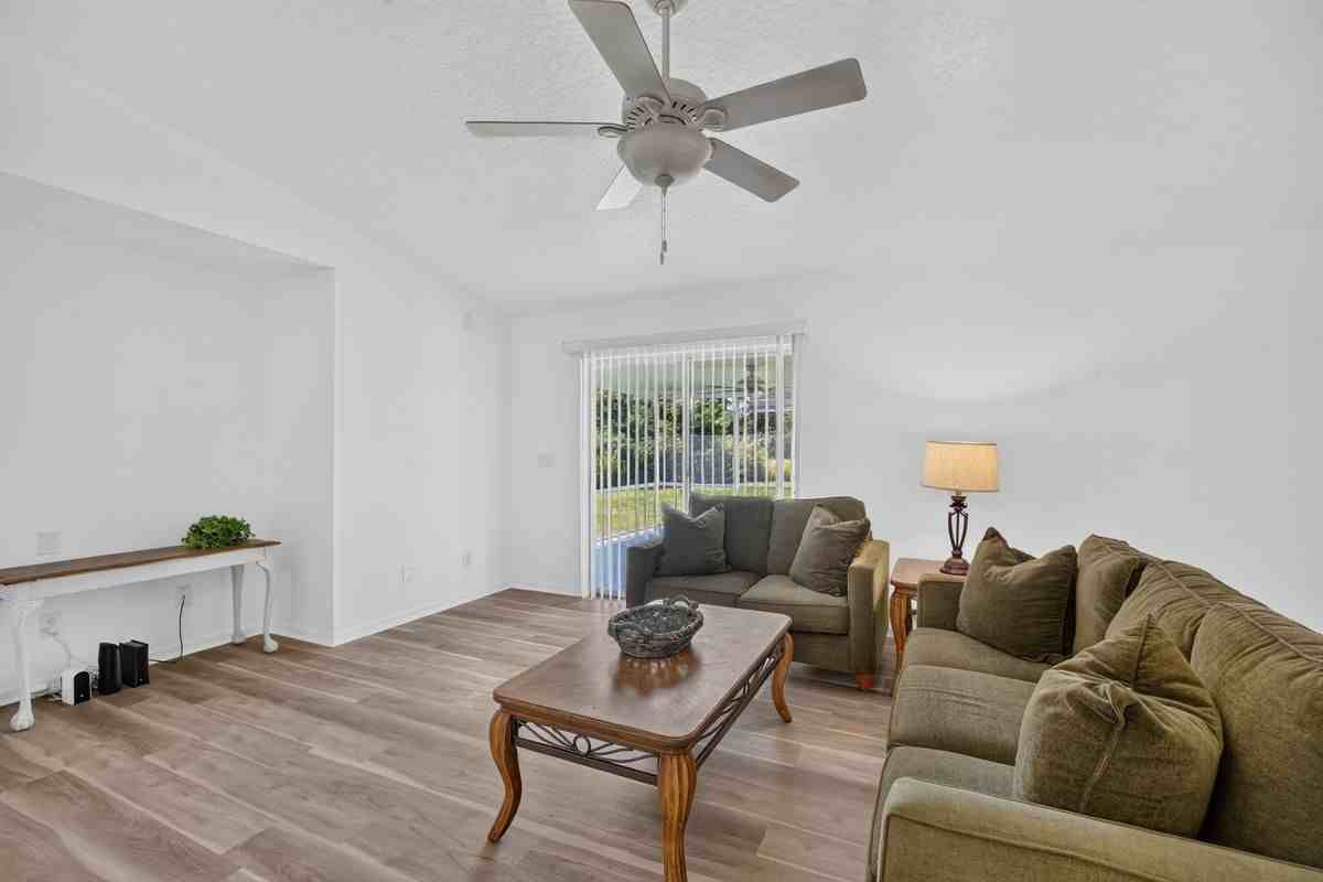 3221 Westminster Ave Se - Photo 4 of 23