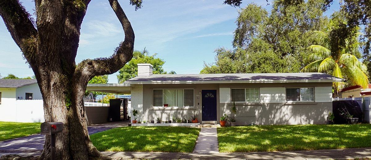 19611 Ne Miami Ct - Photo 2 of 3