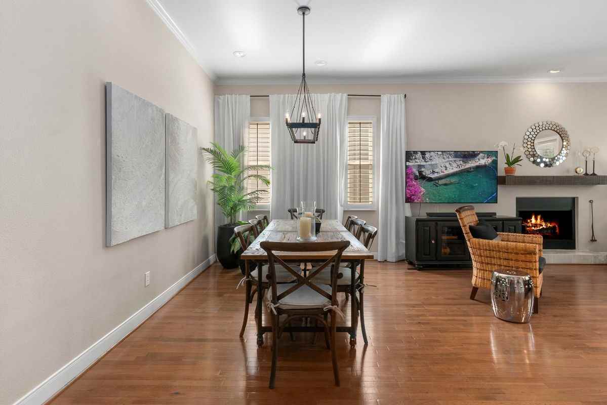 215 E Mulberry Ave - Photo 3 of 14
