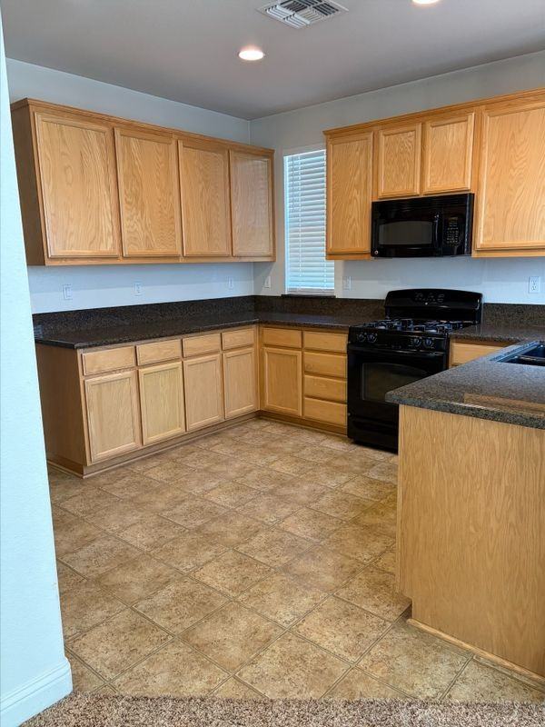 2561 Cottage Pointe Dr - Photo 3 of 10