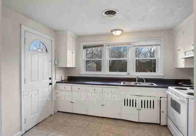4913 Chamberlayne Ave - Photo 6 of 18