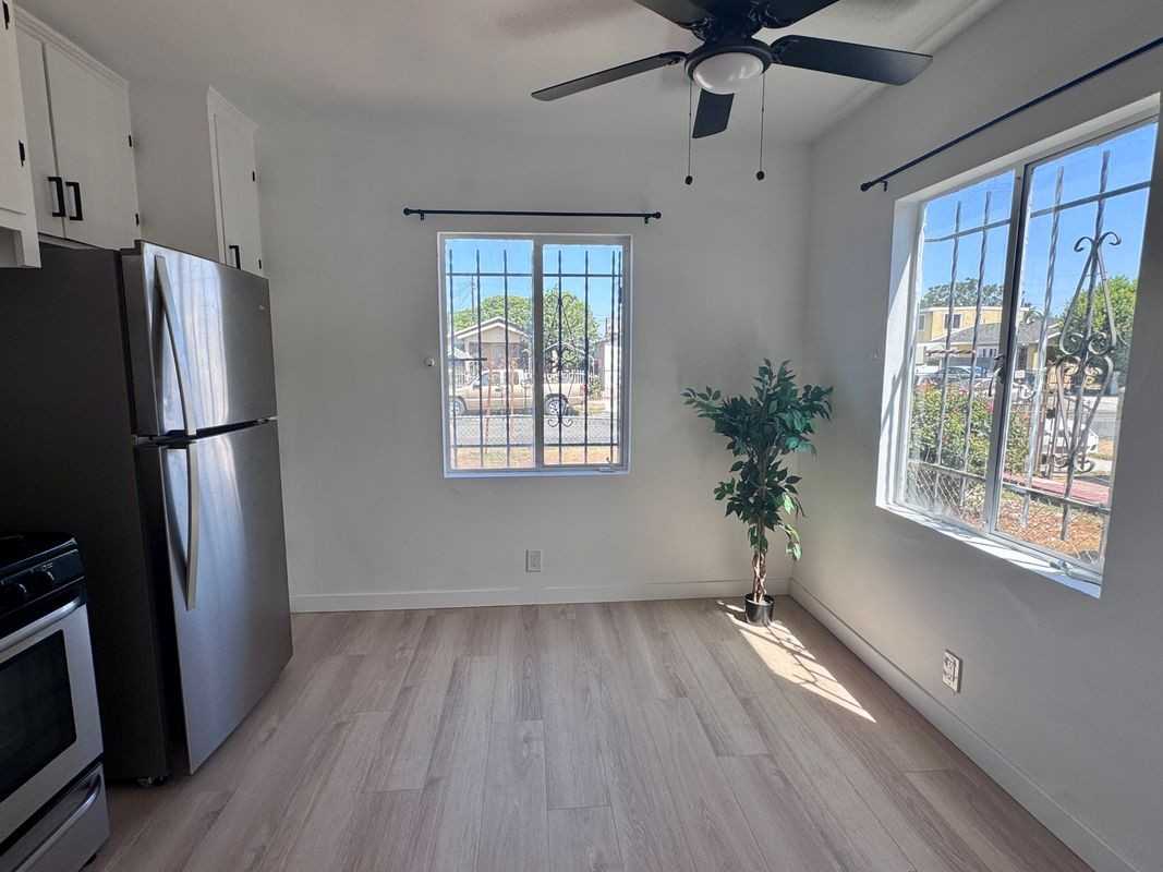 1542 W 60th St ##1 - Photo 6 of 21