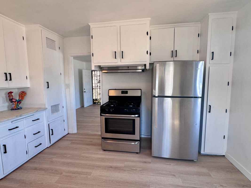 1542 W 60th St ##1 - Photo 7 of 21