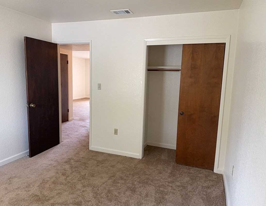 125 N Walnut Ave - Photo 3 of 6