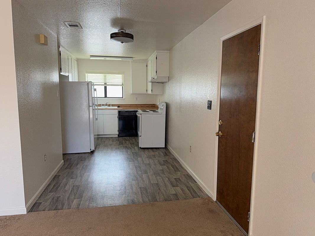 125 N Walnut Ave - Photo 5 of 6