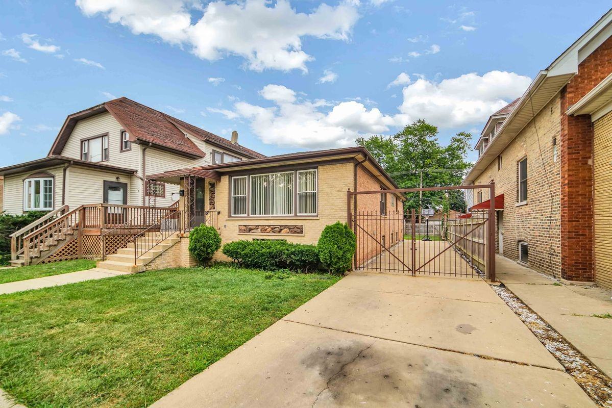 2725 N Oak Park Ave - Photo 2 of 3